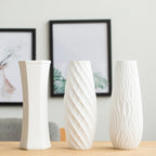 Freistehende Design-Vase aus Keramik