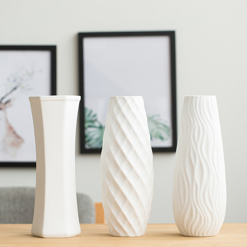 Freistehende Design-Vase aus Keramik