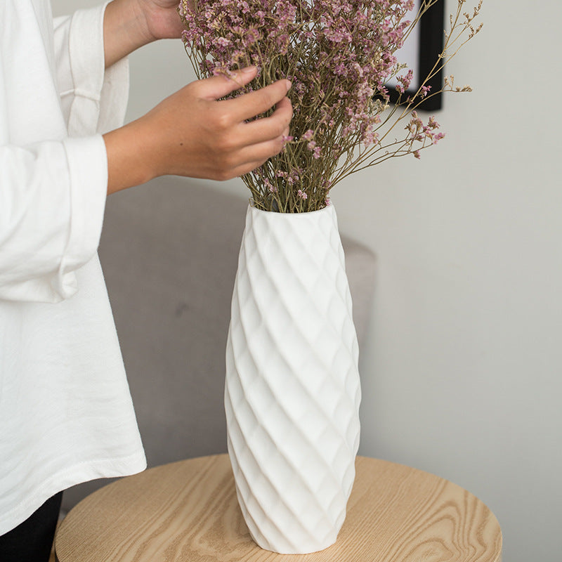 Freistehende Design-Vase aus Keramik
